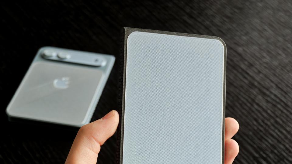 iPhone Fold模型出爐：闊比例+內外雙屏，詳細參數也清晰了