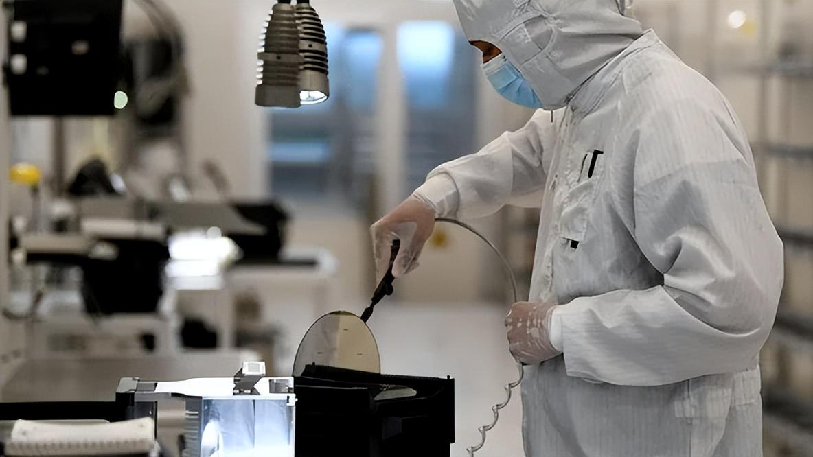 談崩了？荷蘭想“掐脖子”，中國要“換賽道”，究竟誰能笑到最后