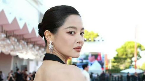 辛芷蕾被搅局C位战场，却意外封神？今年内娱最真实的逆袭