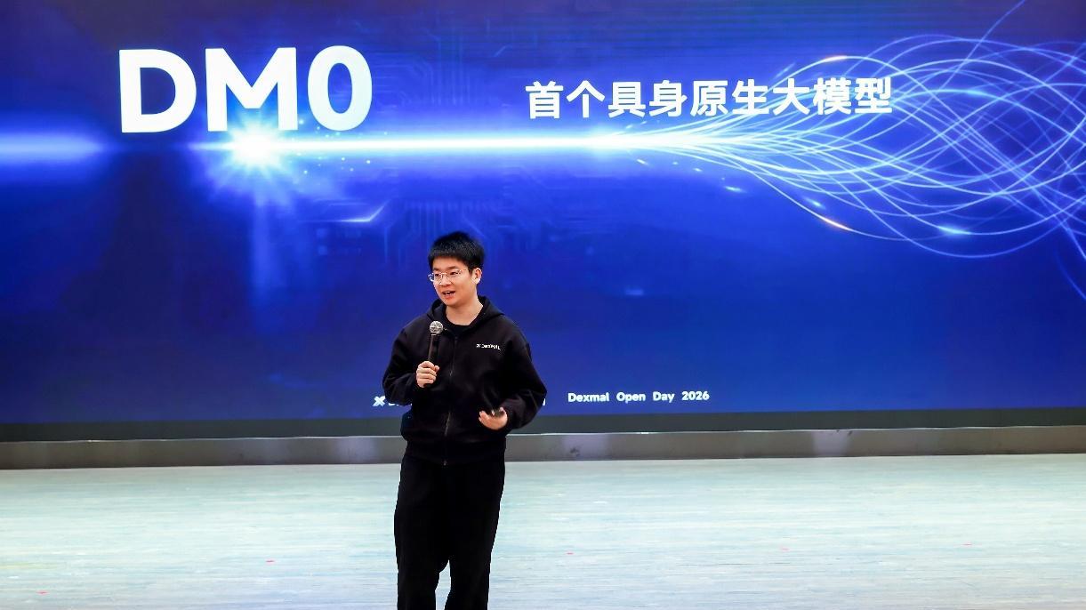 對話原力靈機周而進：世界模型+VLA，實際上在做“更簡單的事”
