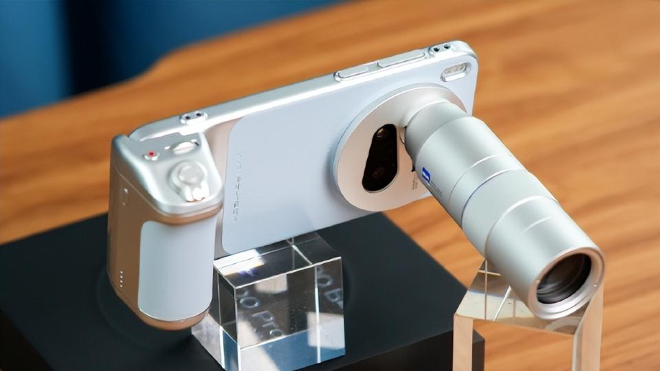 vivo果斷“發(fā)飆”，16GB+1TB+2億像素，頂配套裝旗艦跌至“新低價”