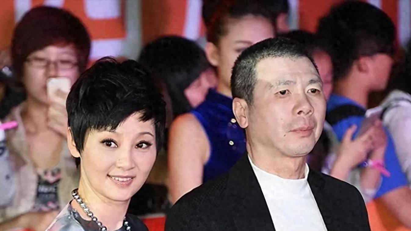 徐帆回应离婚5个月，冯小刚近况曝光，他的小心思再藏不住了