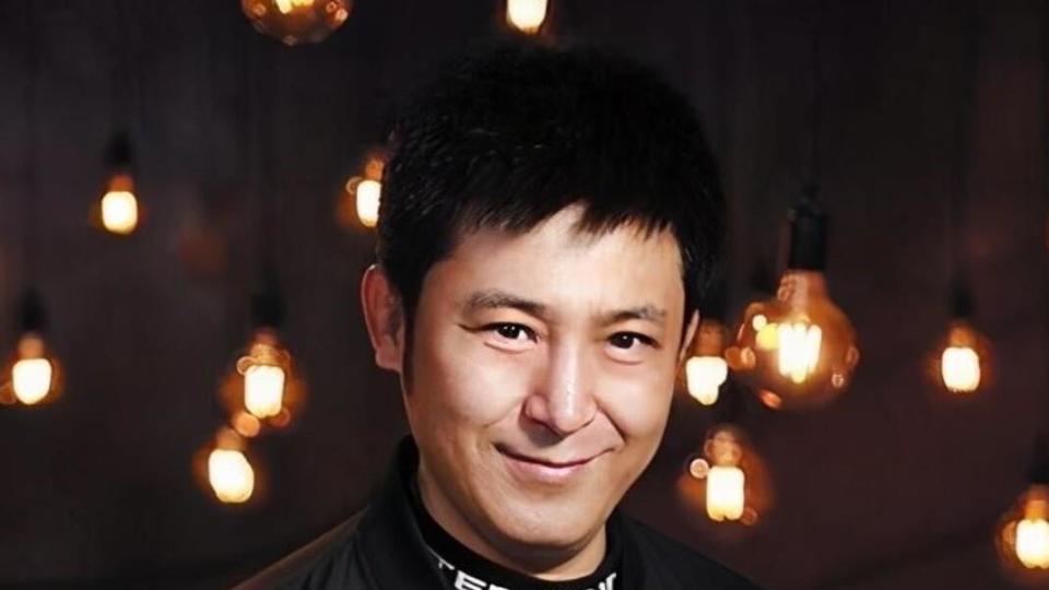 明着“吃软饭”？18次上春晚全靠老婆，结婚近30年身上没有一分积蓄