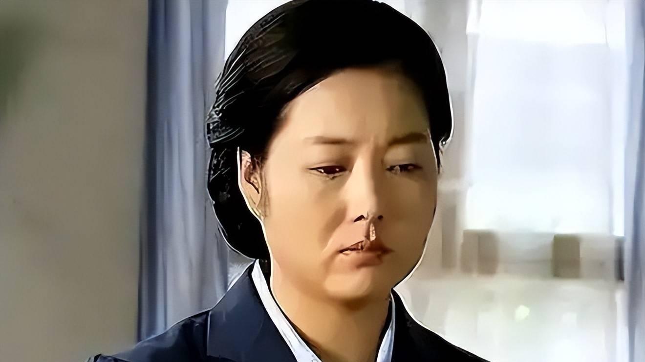 55岁王茜华，最不后悔给小丈夫高龄生子，现状曝光后令人意想不到