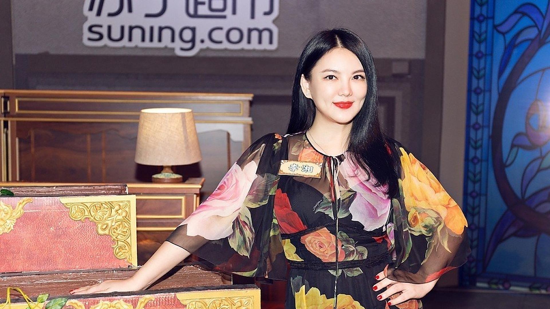 李湘社交账号突遭“禁关”，炫富疑云未散，背后还有何隐情