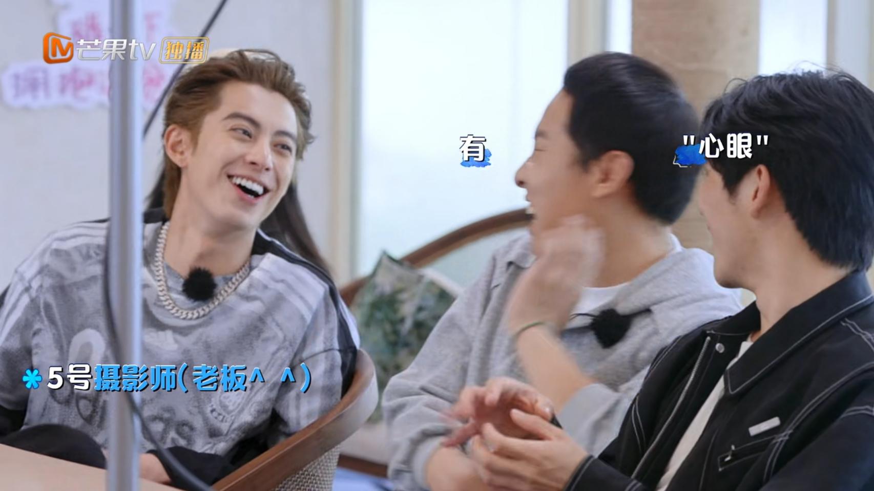 《亲爱的客栈》隐形人：王鹤棣力捧的他，为何在节目里毫无存在感？