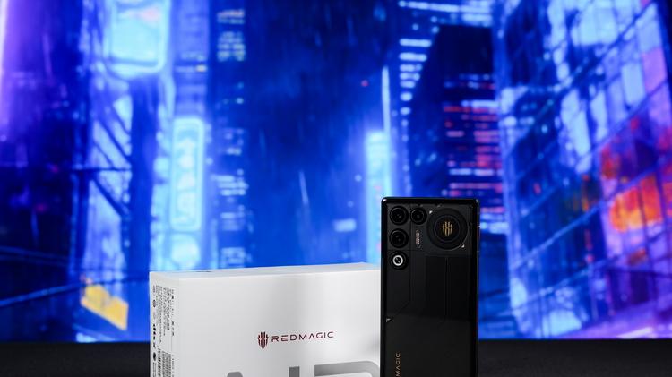 紅魔11 AIR首測：超薄+主動散熱，消除所有短板