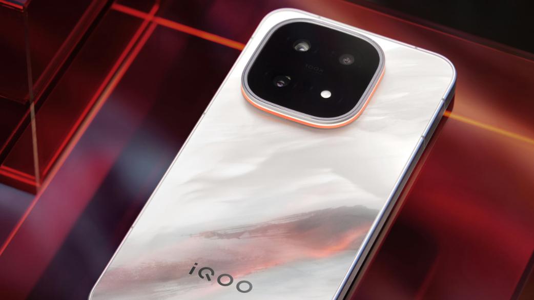 24G+1TB+驍龍8E5，跑分達451萬，iqoo新機很猛啊