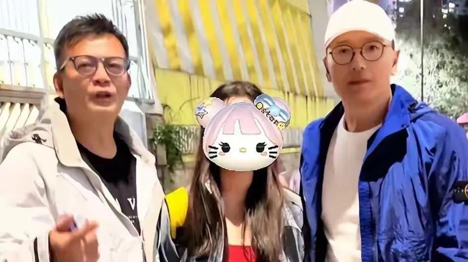 明星返乡反差暴击！黄子韬苍蝇馆子炫火锅，徐志胜串亲戚打麻将，陈赫装低调翻车