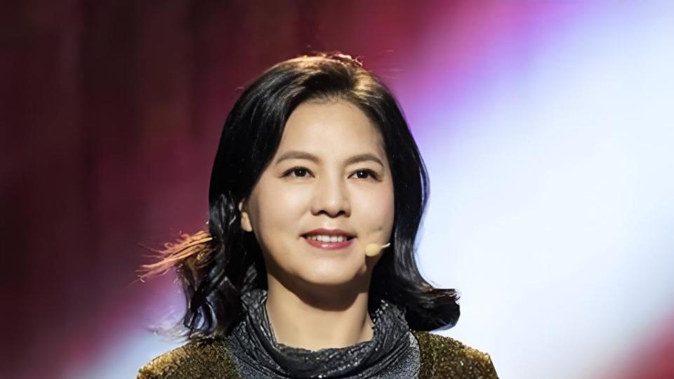 62岁“袭人”袁玫近况曝光！再婚嫁给导演，如今尽情享受丁克生活