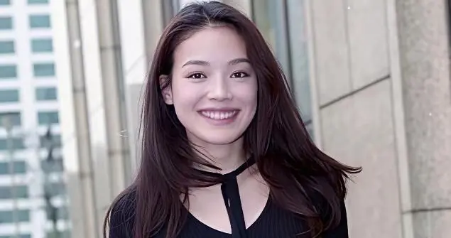 49岁舒淇身材比例简直顶配！紧身上衣配牛仔裤，水蜜桃曲线超惊艳