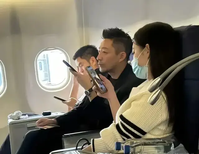 大S又可悲又可笑！汪小菲和妻子回北京过节，对孩子置之不理。