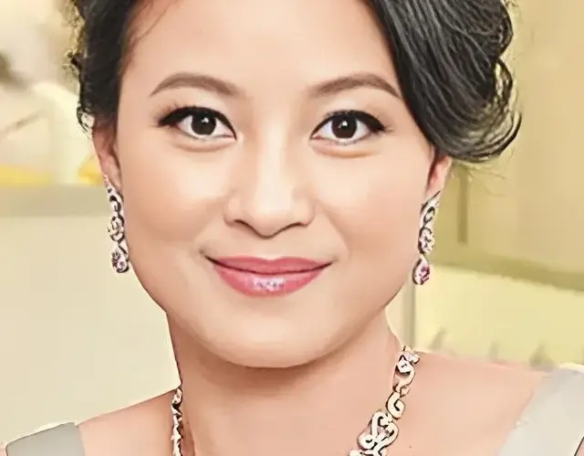 黎燕珊：亚视首位选美冠军