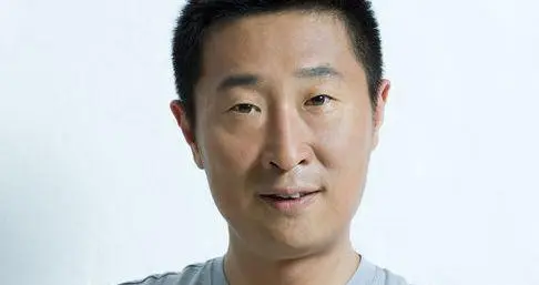 他是国家一级演员，其貌不扬却娶最美军花，痛失两子是他一生的痛