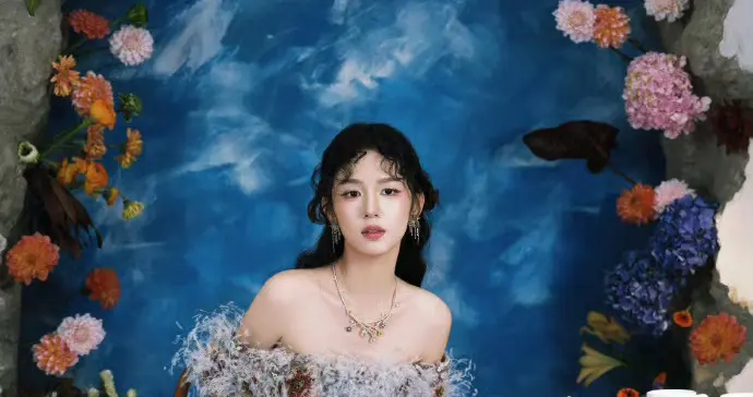 油画神女微博之夜造型封神！轻纱缀羽美成壁画仙踪[微风]