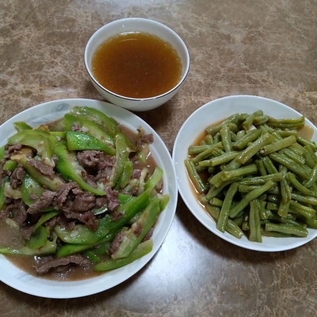 广东小两口的晚餐，简单而营养，网友很羡慕：这才是婚姻的意义