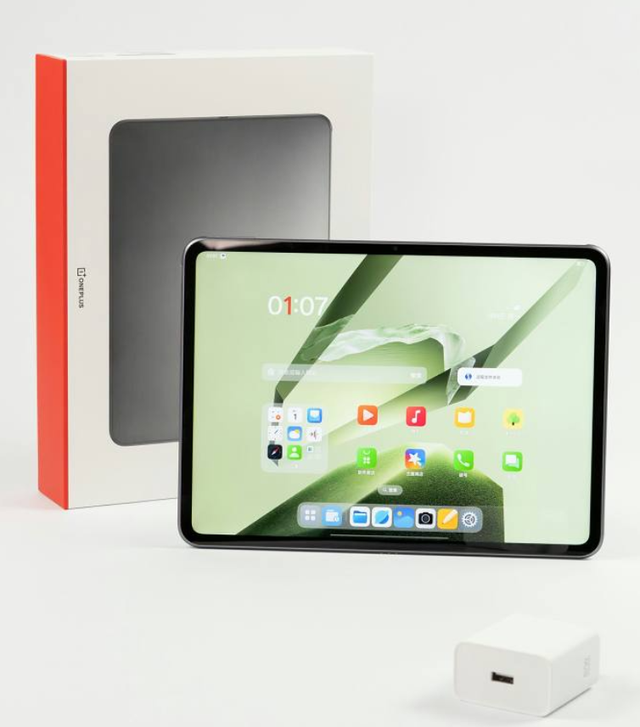 一加 Ace 5 系列发布的两款产品 —— 一加平板和一加 Buds Ace 2