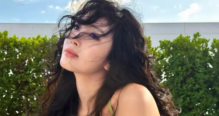 王紫璇穿泳衣晒太阳，大秀好身材！