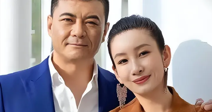 “最丑影后”秦海璐，与二婚丈夫生下巨婴症儿子，如今过的怎样？