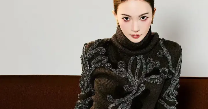 34岁金晨增肥后更惊艳！穿毛衣+黑色半裙好贵气 美得像换了个人