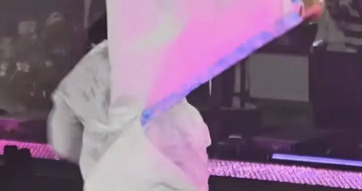 演唱会阿信摔下台，被吴建豪的这个动作暖到了-F4被忽略的潜力股