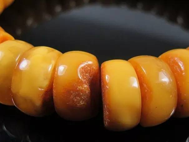 什么是全皮琥珀？琥珀原石的皮长什么样？