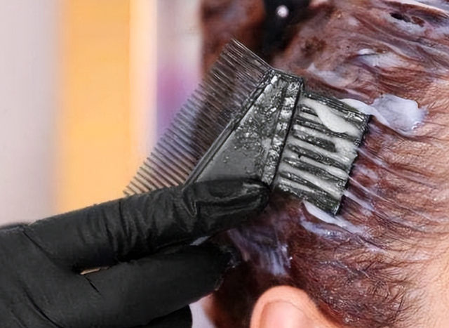 30岁女子每月染发1次，10年后竟得肝硬化?提醒:染发时，谨记这6点