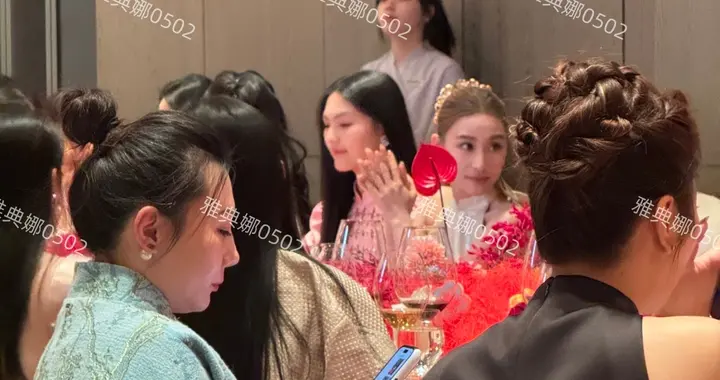 王诗龄何超莲是签了同家公司吗？为啥她俩总参加同一活动还坐一起