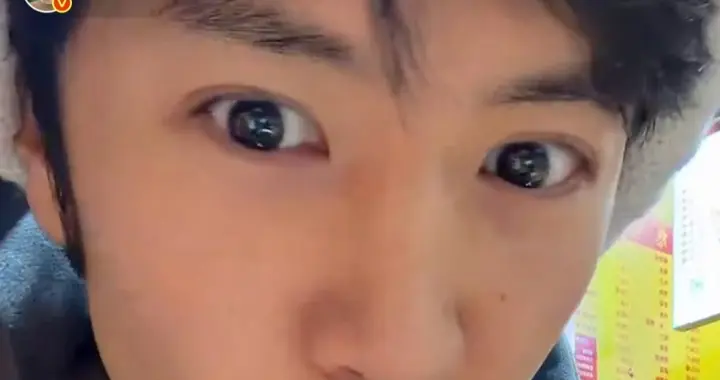 陈哲远半夜吃播杀疯了！暴风吸入碳水，网友：这自制力是假的吧？