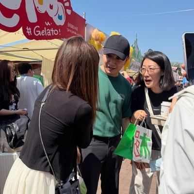 鲨鱼：43岁男人顶着快把衬衫撑爆的胸肌大