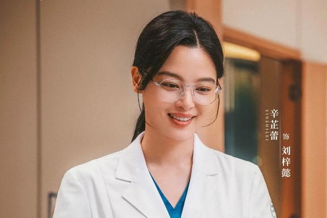 仅播6集，播放量破1.8亿，辛芷蕾这回又抓到王炸了