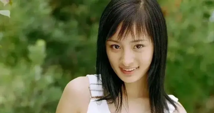 这是早年的杨幂吗，和现在判若两人