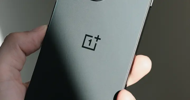 一加徹底“攤牌了”！驍龍8至尊+超窄直屏+185克，現(xiàn)已跌至2449元