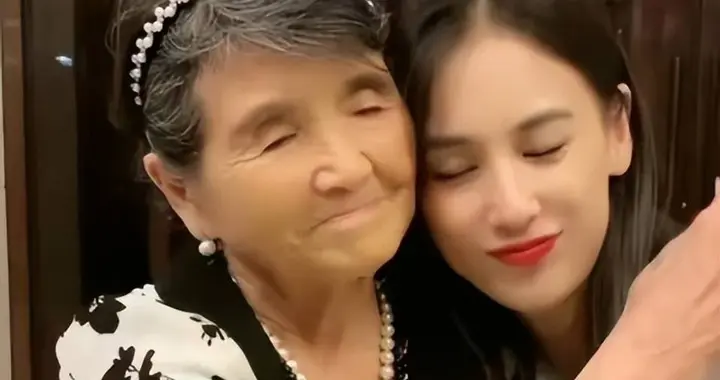 离婚才1年多，杨子母亲的态度大变，才知黄圣依的决定有多正确