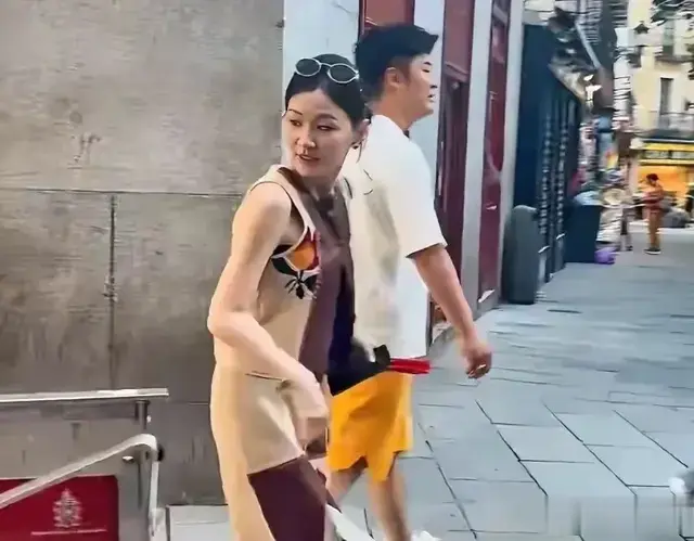 马德里偶遇金靖：瘦超多，真人比电视更美