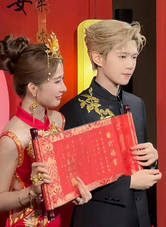 恭喜！百万粉丝网红鹿哈订婚，女方颜值不输明星，曾带货月入百万