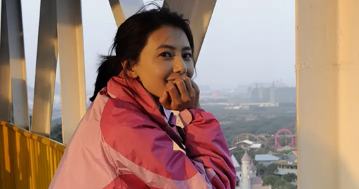 高圆圆罕见户外美图