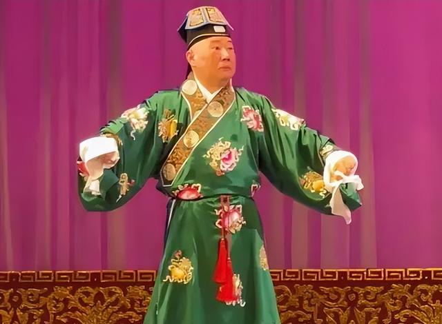 天津评剧院长曾昭娟四字评价郭德纲，专家：他不配，他眼里只有钱