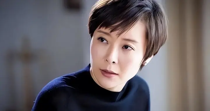 家世显赫的她，18岁开始就男人不断，如今年过半百还没“玩够”！