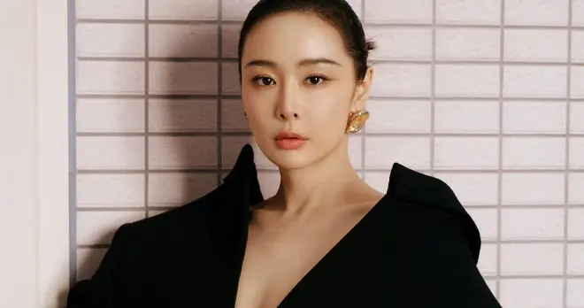 高叶尼龙新刊气场全开！松弛与凌厉无缝切换，演绎不被定义的美