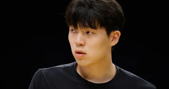 连续四场dnp！杨瀚森成拉拉队员，开拓者不敌热火，赛后沮丧退场