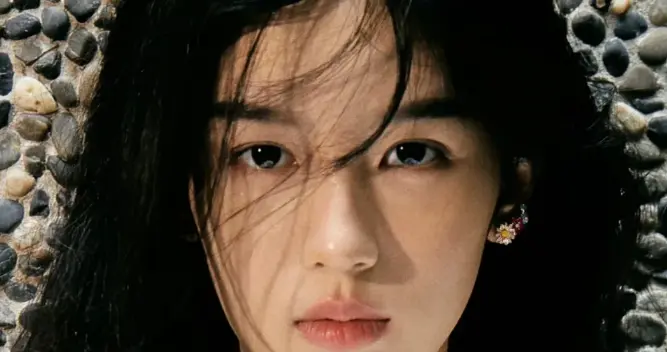 她是被李冰冰力捧的和颂太子女 凭恶女出道骨相超绝，被称最美95花