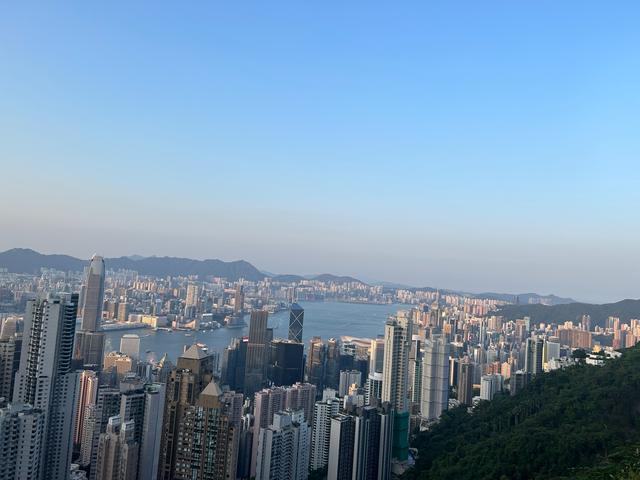 普通人赚钱越来越难，实现财务自由你需要具备哪些条件？