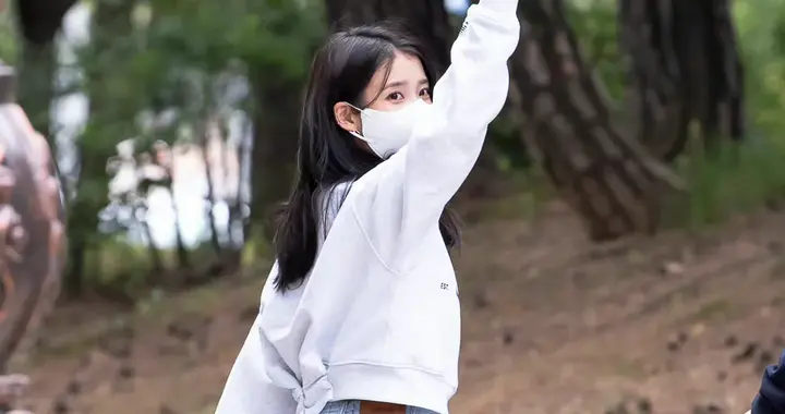 iu李知恩腿真白嫩干净