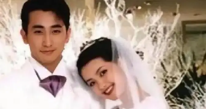 车仁表长子结婚，网友：58岁的父亲比27岁的儿子帅多了