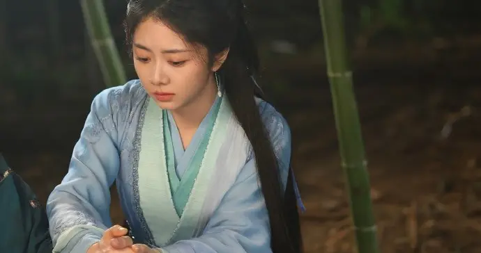 谭松韵今日古风剧照，女侠风采真美