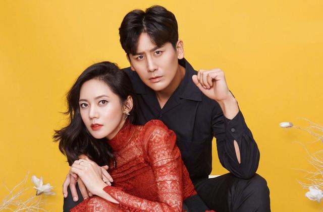 秋瓷炫于晓光带儿子现身机场，一家三口很温馨，女方不计男方往事