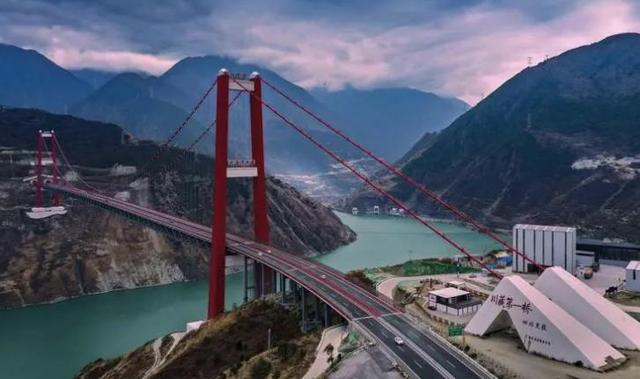 |“10亿元造价”川藏第一桥，斩获桥梁界“世界大奖”，景色很壮观