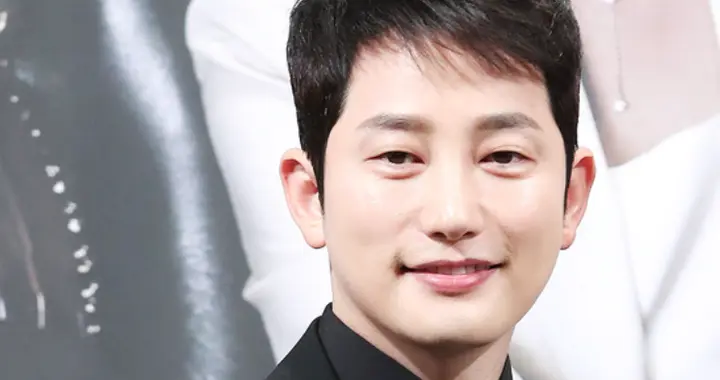 韩国男星48岁仍然单身，坦言自己不抽烟不喝酒，一天只吃一顿饭