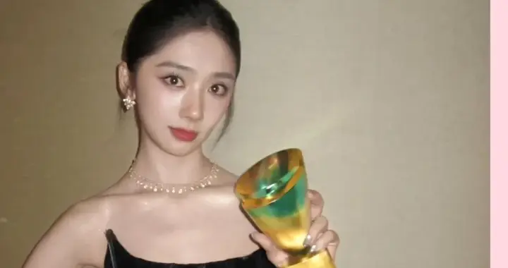 王影璐否认星光大赏抢座位，称初来乍到不敢，网友替其鸣不平！